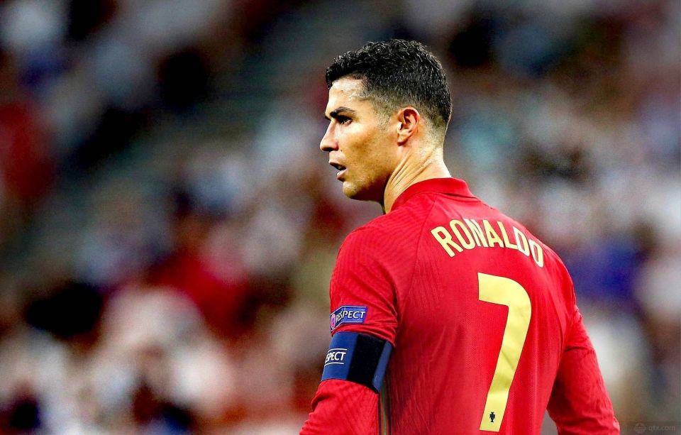 轻松地在两 轻松地在两