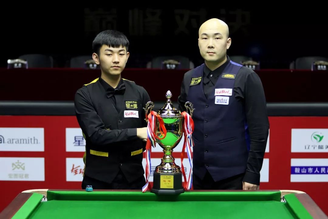 他的缺席并 他的缺席并