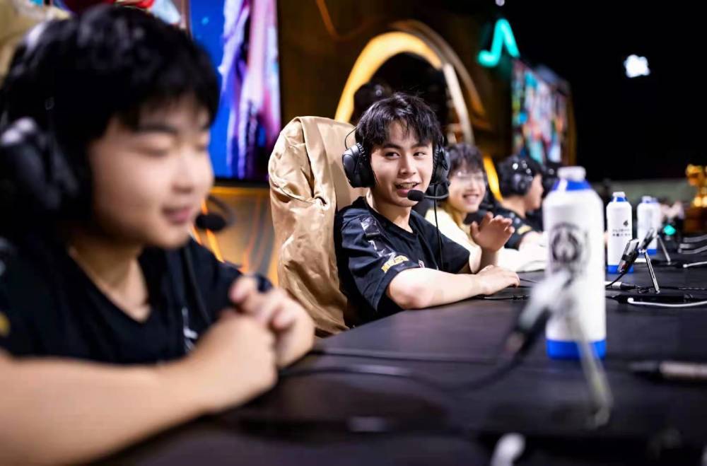 延误夹击控 延误夹击控